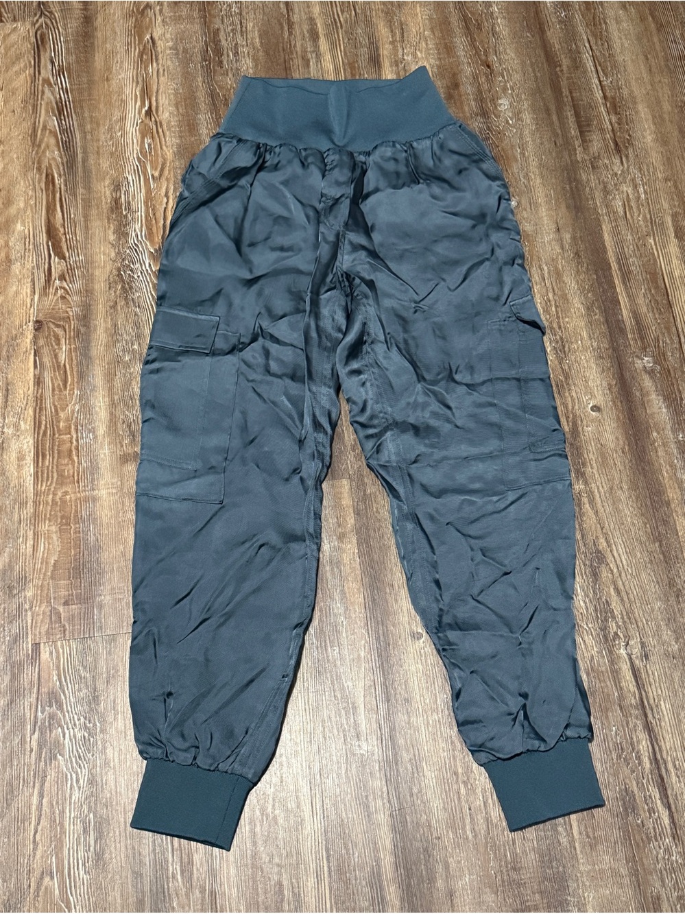 5a'7 Cinq a Sept Cupro Crop Cargo Joggers Women's XS in Dark Slate Blue Wash